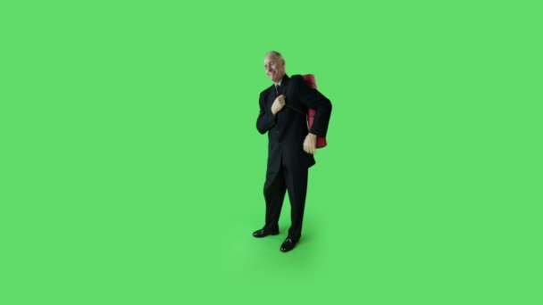 Senior businessman with yoga mat — Stock Video