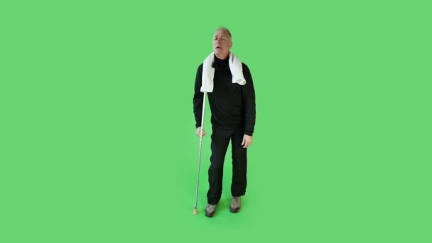 Senior sport man gewonde kruk — Stockvideo