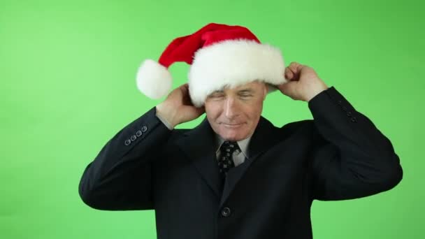 Senior zakenman met kerstman hoed — Stockvideo