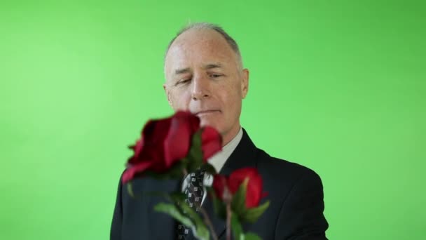 Senior businessman receiving roses — Stock Video