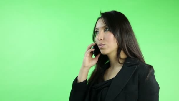 Mulher de negócios com telefone móvel — Vídeo de Stock