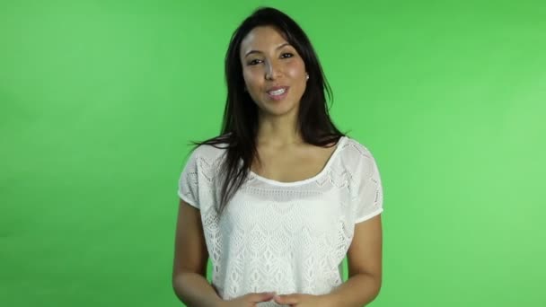 Güzel bir röportaj veren kendine güvenen kadın — Stok video