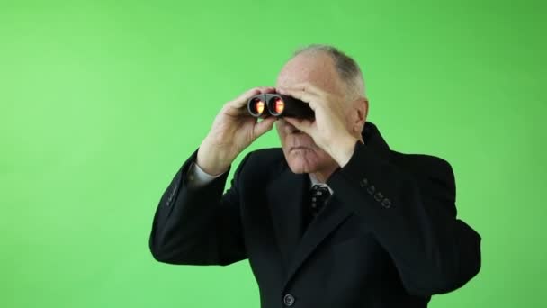 Senior caucasian businessman looking through binoculars — Stock Video