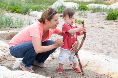 Anne ile oğlu oynama