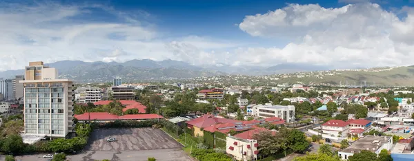 Червоні дахи на Ямайці — стокове фото