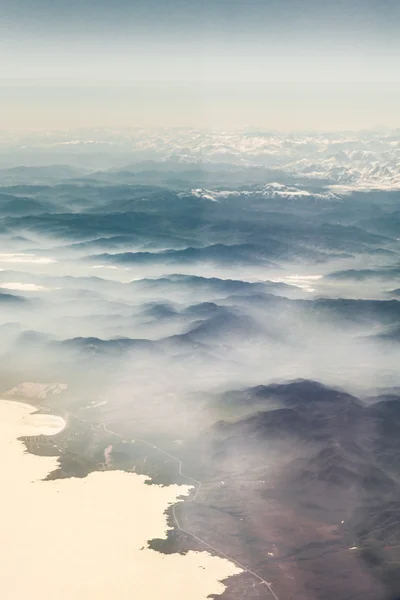 Montagne nella nebbia — Foto Stock