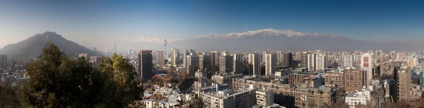City with mountains — Stock Photo, Image