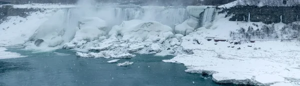 Vintern vattenfall — Stockfoto
