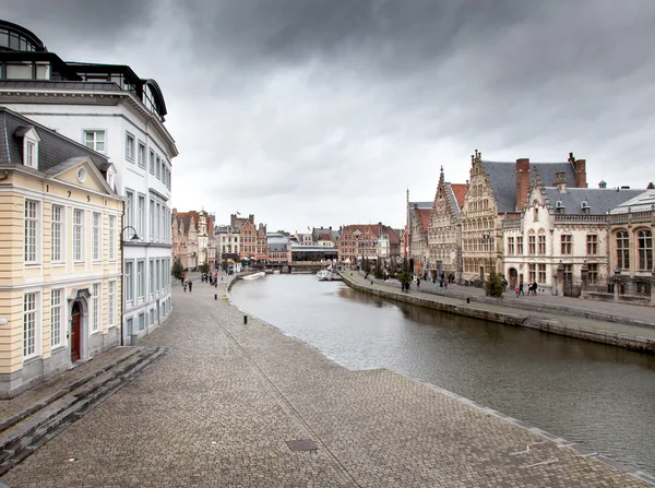 Gatan längs floden — Stockfoto