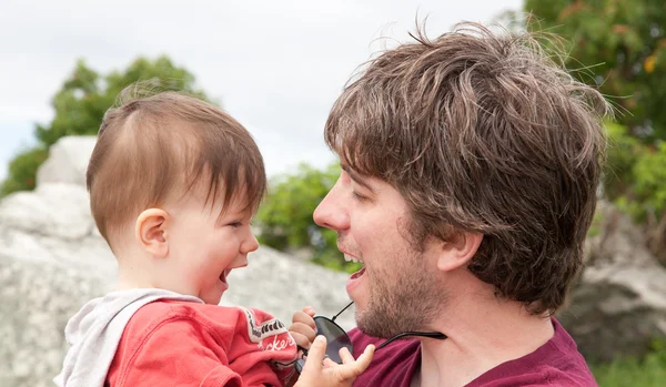 Father holding son — Stock Photo, Image