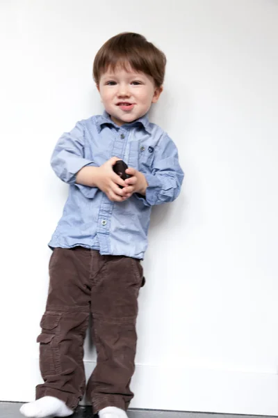 Chłopiec w niebieska koszula — Zdjęcie stockowe