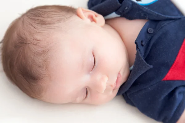 Infant sleeping in bed — Stock Photo, Image