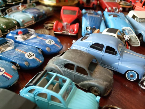 Carros de brinquedo coloridos — Fotografia de Stock