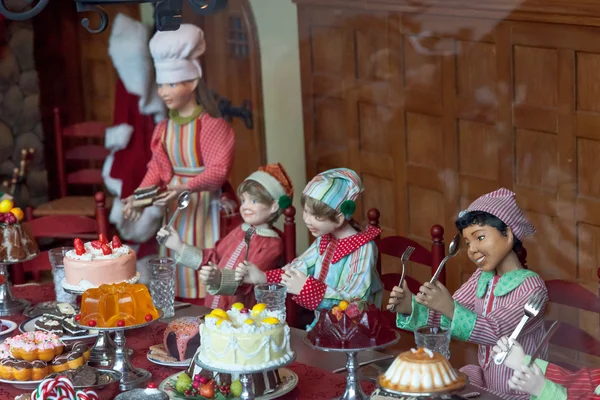 Dolls  with cakes — Stock Photo, Image