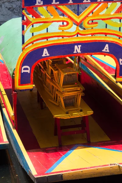 Kleurrijke boot — Stockfoto