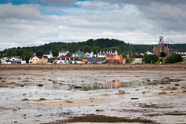 Strand met huizen — Stockfoto