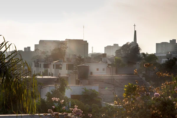 Edificios en rayos de sol — Foto de Stock