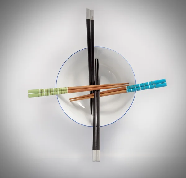 Chopsticks na tigela — Fotografia de Stock