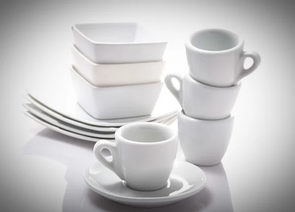 Чашки еспресо та тарілки — стокове фото
