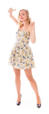 parmakları ile çerçeve