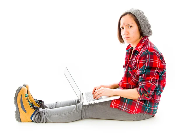 Nő dolgozik egy laptop — Stock Fotó