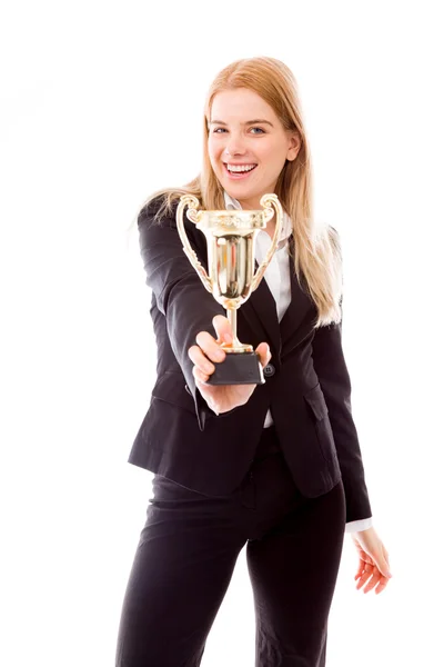 Femme d'affaires tenant un trophée — Photo