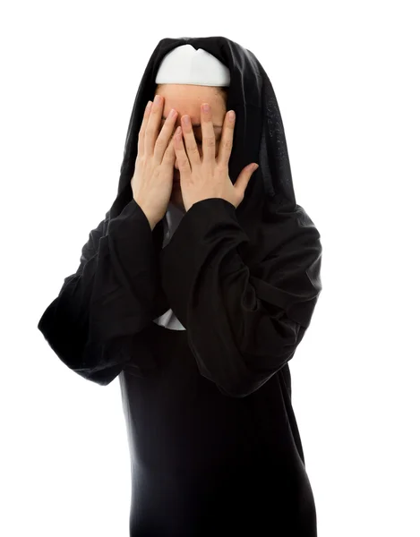 Монахиня выглядит подавленной — стоковое фото