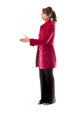 kadın el el sıkışması için sunan