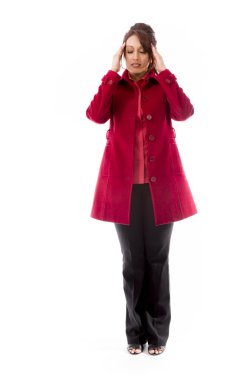 kadın kafasını dokunuyor