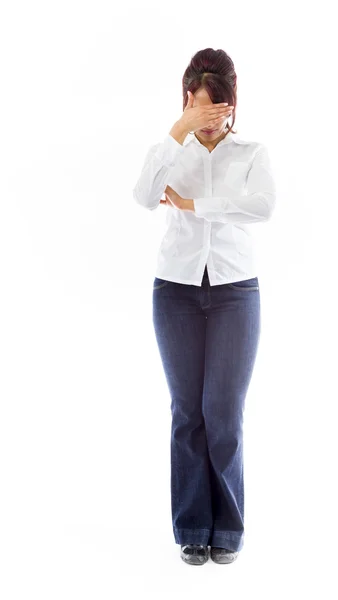 Frau versteckt ihr Gesicht — Stockfoto