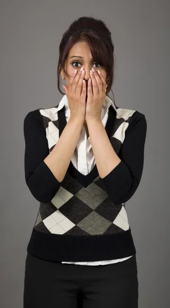 Mujer de negocios mirando sorprendido —  Fotos de Stock