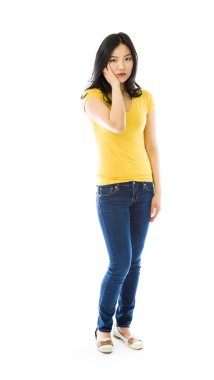 Elini yanağına kadınla