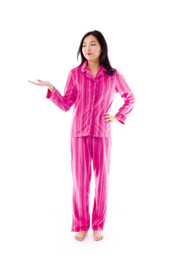 kadın gösteren ürün