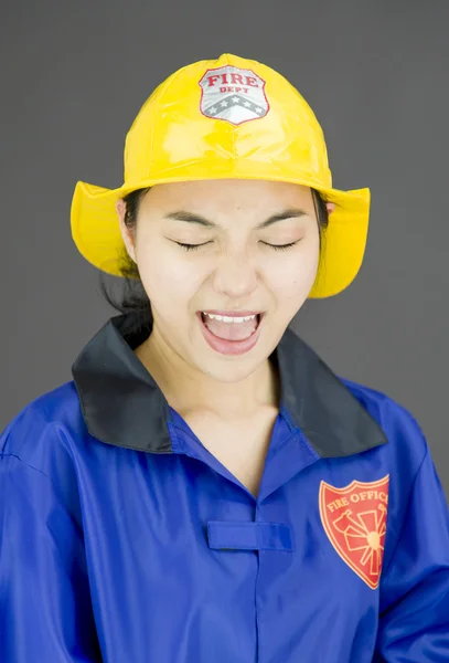 Firefighter screaming — Stock Photo, Image