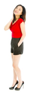 Eli cebinde olan kadın