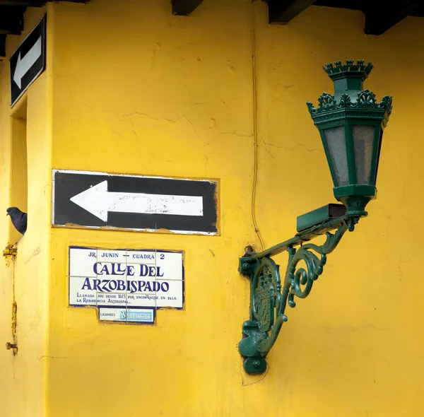 Linterna en la pared — Foto de Stock