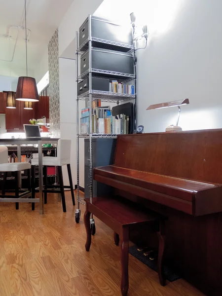 Klavier im Wohnzimmer — Stockfoto