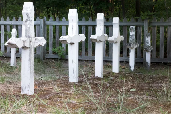 Graven in een kerkhof — Stockfoto