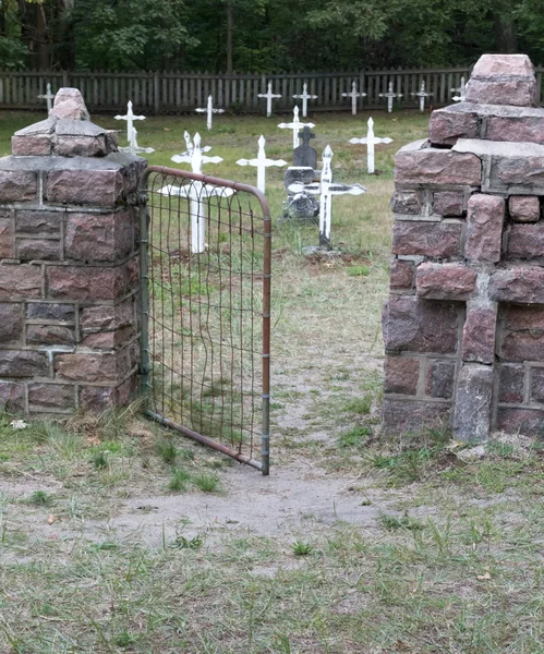 Tumbas en un cementerio — Foto de Stock