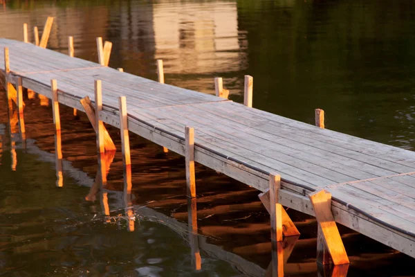 Pier in de baai van — Stockfoto