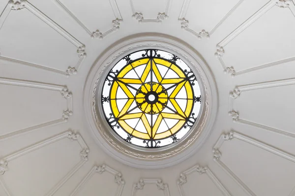 Blick auf eine Kuppel mit geringem Winkel — Stockfoto