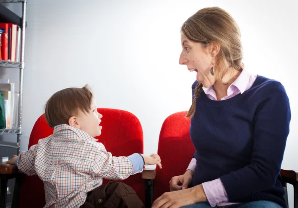 Pojken med sin mor — Stockfoto