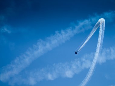 uçak Airshow gerçekleştirme