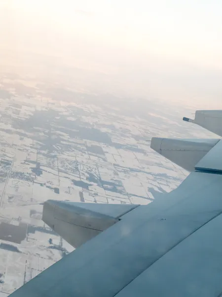 날개 비행기 창에서 — 스톡 사진