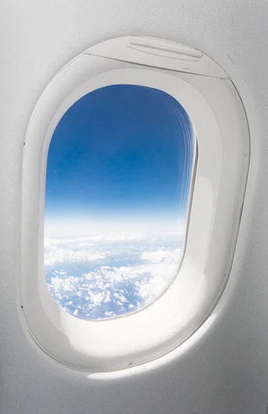 飛行機の窓から雲 — ストック写真