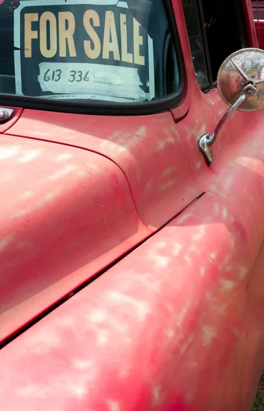 Carro para venda — Fotografia de Stock