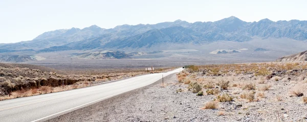 Straight road — Stock Photo, Image