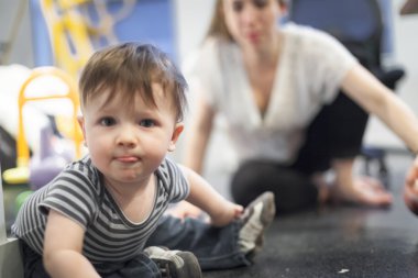 Oğlum annesi ile oynama