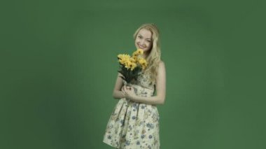 kadın bir buket ile