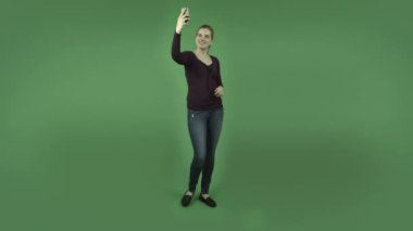 bir selfie alarak casual kız